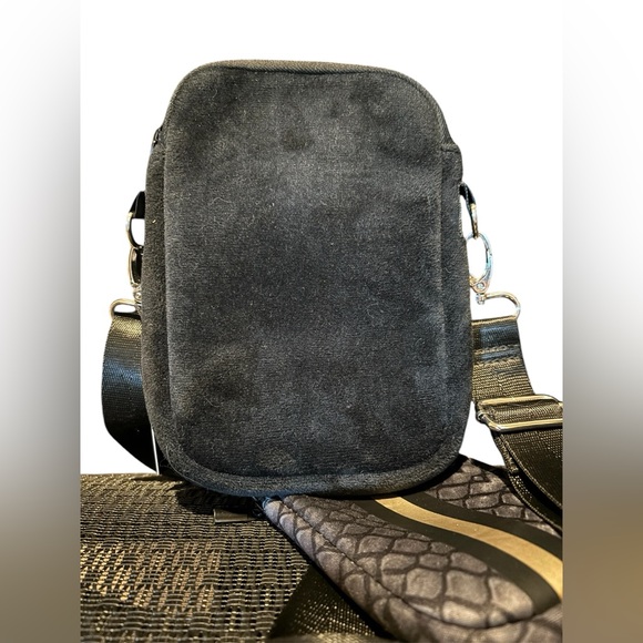 NWT-Haute Shore Casey cellphone bag & eyeglass -snake print-neoprene & velvet - Picture 3 of 4